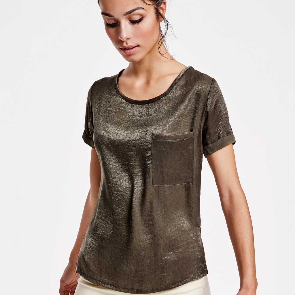 Camiseta escote amplio con bolsillo para mujer Maya - foto modelo