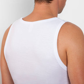 Camiseta tirante ancho texas foto modelo detalle espalda